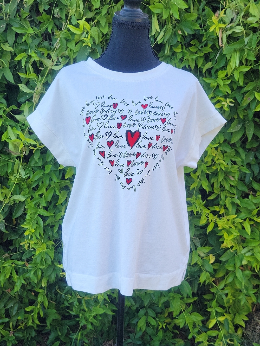 White T Shirt With Heart And Love Graphic XL